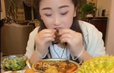 圈圈姐永年网红吃瓜,揭秘网络红人的幕后故事